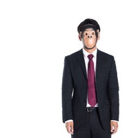 目を覆って傍観する匿名のクレーマー男性の姿勢の写真