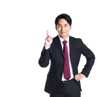 営業成績ナンバーワンを示す人差し指を立てるビジネスマンの写真