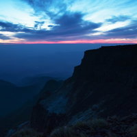 夜明け前の静寂、硫黄岳の山並みの写真