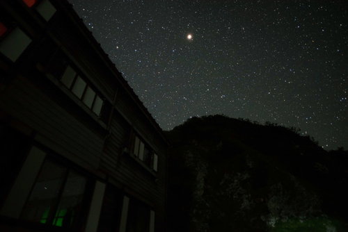 八峰キレット縦走の山荘から見た満天の星空