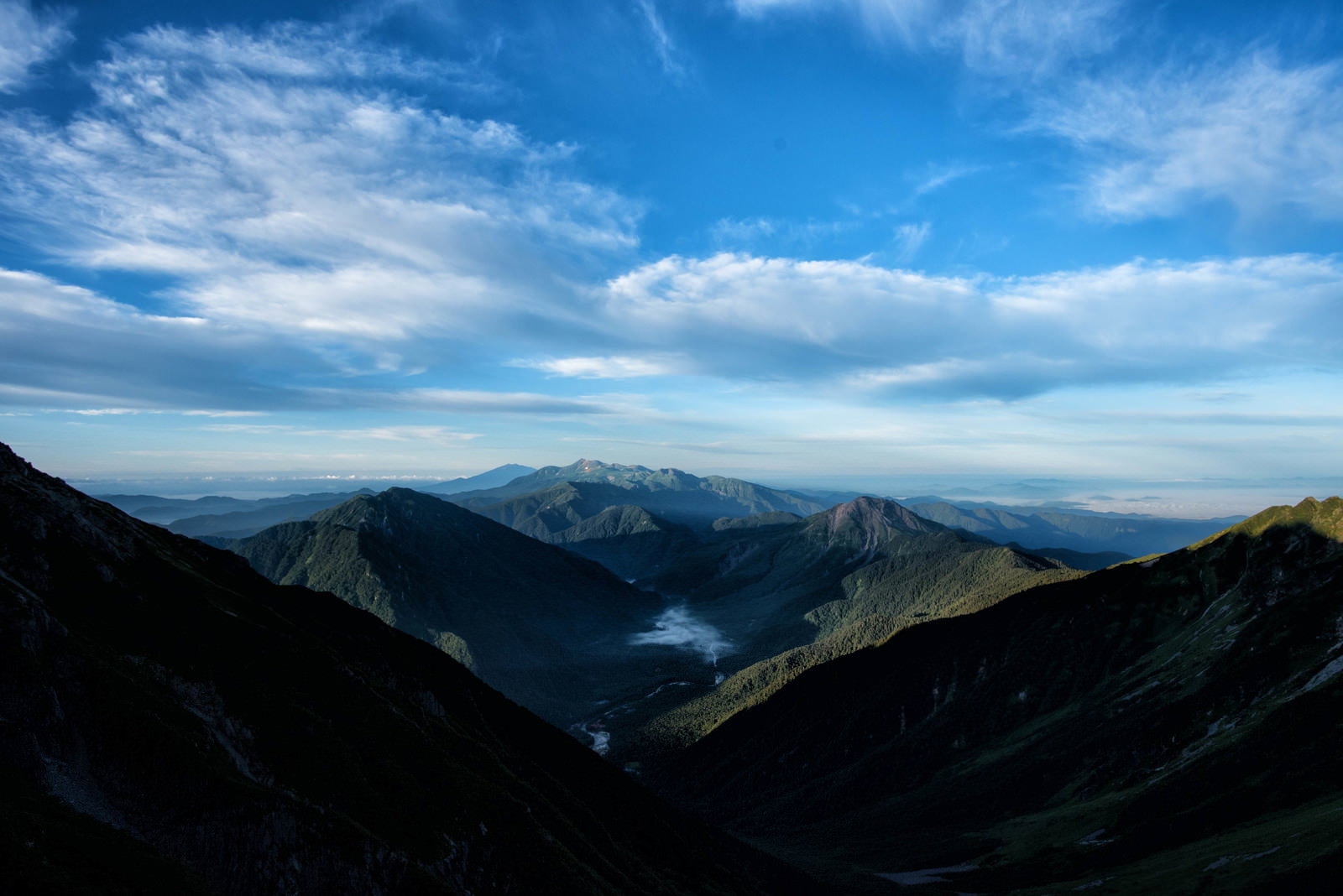 上高地の山々と雲海の景色