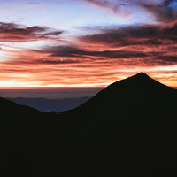 常念岳のシルエットと朝焼け（飛騨山脈・北アルプス）の写真