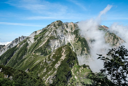 2峰を超えた辺りから見る不帰キレットと天狗の大下りの岩稜