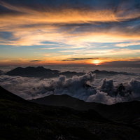 キレット縦走中、天狗原から見える夕日と雲海の写真