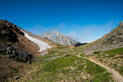 キレット縦走の天狗山荘と白馬鑓ヶ岳、北アルプスの絶景