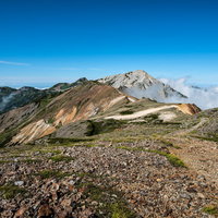 天狗平から望む白馬鑓ヶ岳と三大キレットの登山道の写真