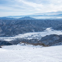 白馬五竜スキー場のゲレンデからの眺め 冬の雄大な山並みの写真