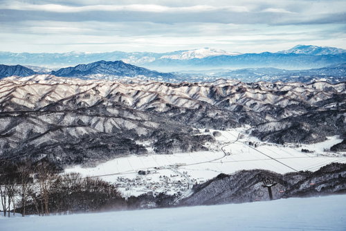 白馬五竜スキー場から見える雪化粧した北アルプスの山々