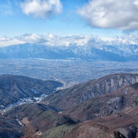 一月の美ヶ原高原から見える松本方面のアルプス絶景の写真