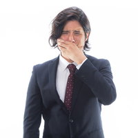 口を抑えて苦しむ男性会社員の体臭に困った表情の写真