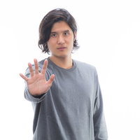 くさいので近寄らないでもらえますか！ストップ、ストップの写真