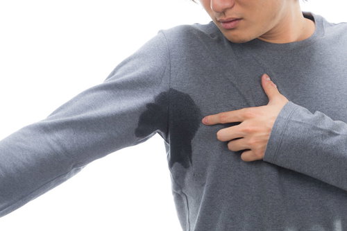 ワキガと脇汗のコンボに悩む男性の体臭対策
