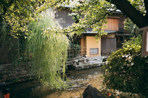 巽橋の和の情緒漂う町並み