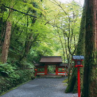 貴船神社奥宮入り口の門（京都）の写真