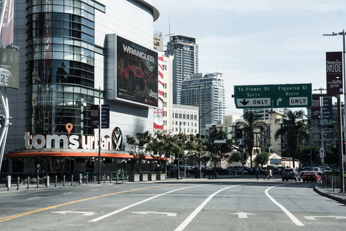ロサンゼルスのダウンタウンの高層ビル群と都市街並み