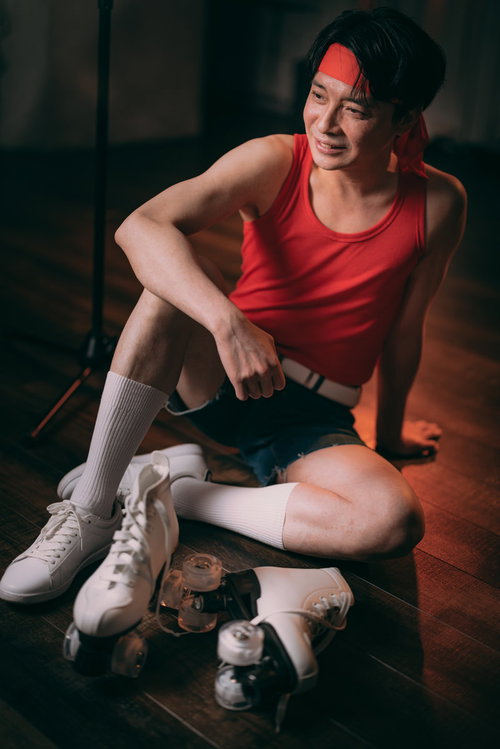 会社経営者の男性が再びスポットライトを浴びるため地下アイドルへ転職