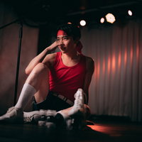 アイドル界への夢を捨てきれず、地下アイドルで新たな挑戦に挑む会社経営者の男性の写真