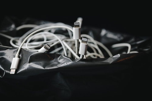 Lightningケーブルの終わりの始まり、白いUSB-Cケーブルとの共存