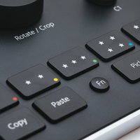 黒いキーボード上のスターレーティングボタンの写真