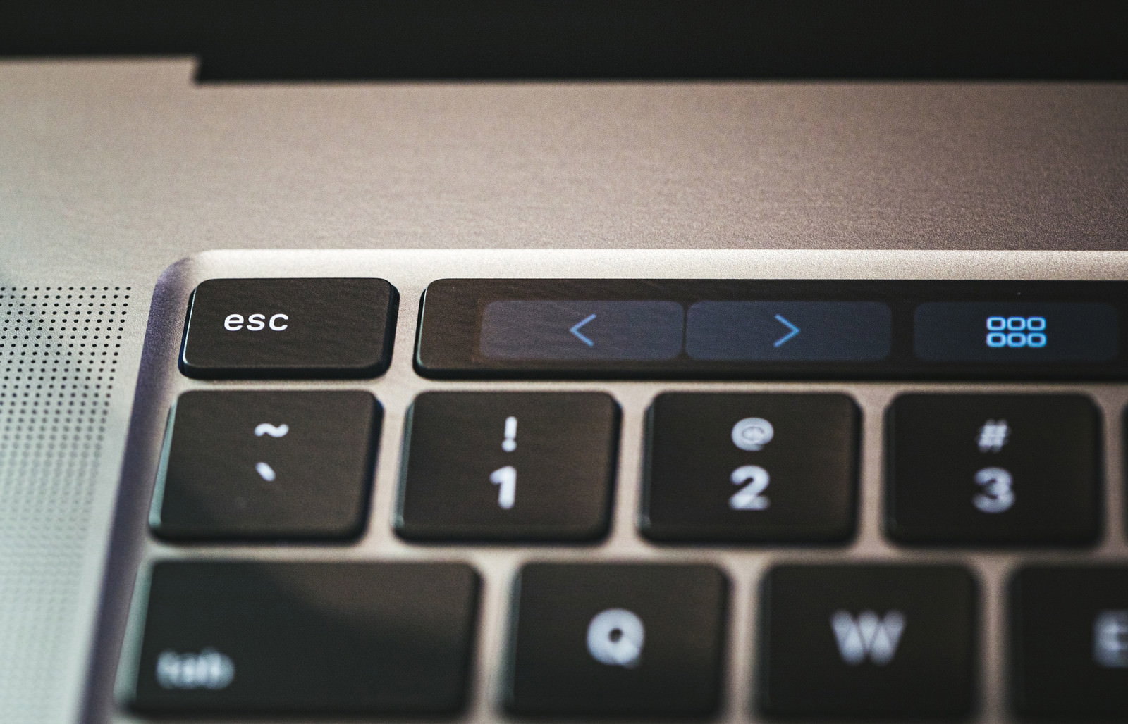 MacBookのESCキーとTouch Bar