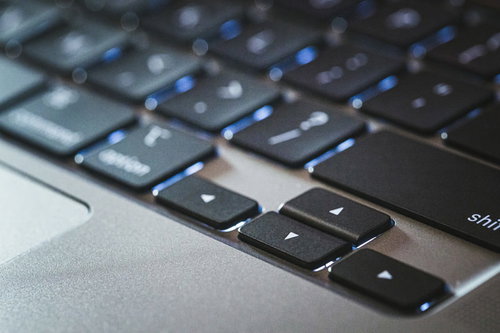 MacBookのキーボード右下のカーソルキー