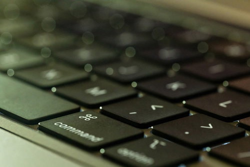 MacBookのキーボードに印字された⌘（コマンド）キー