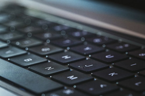 MacBookのキーボード、スペースボタン付近