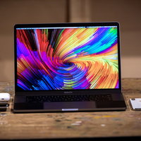 シャレオツな壁紙のMacBook Proとガジェットの写真