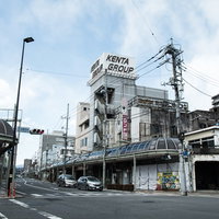前橋中心商店街の諏訪橋西詰交差点の街並みの写真