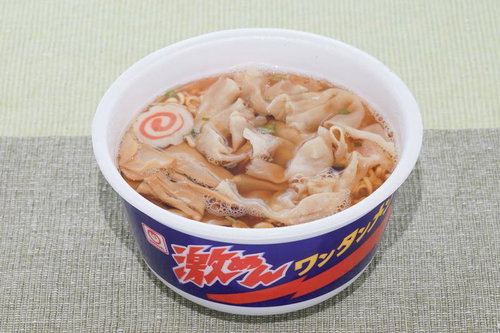 ワンタンとメンマがたっぷり入った醤油ベースのカップ麺