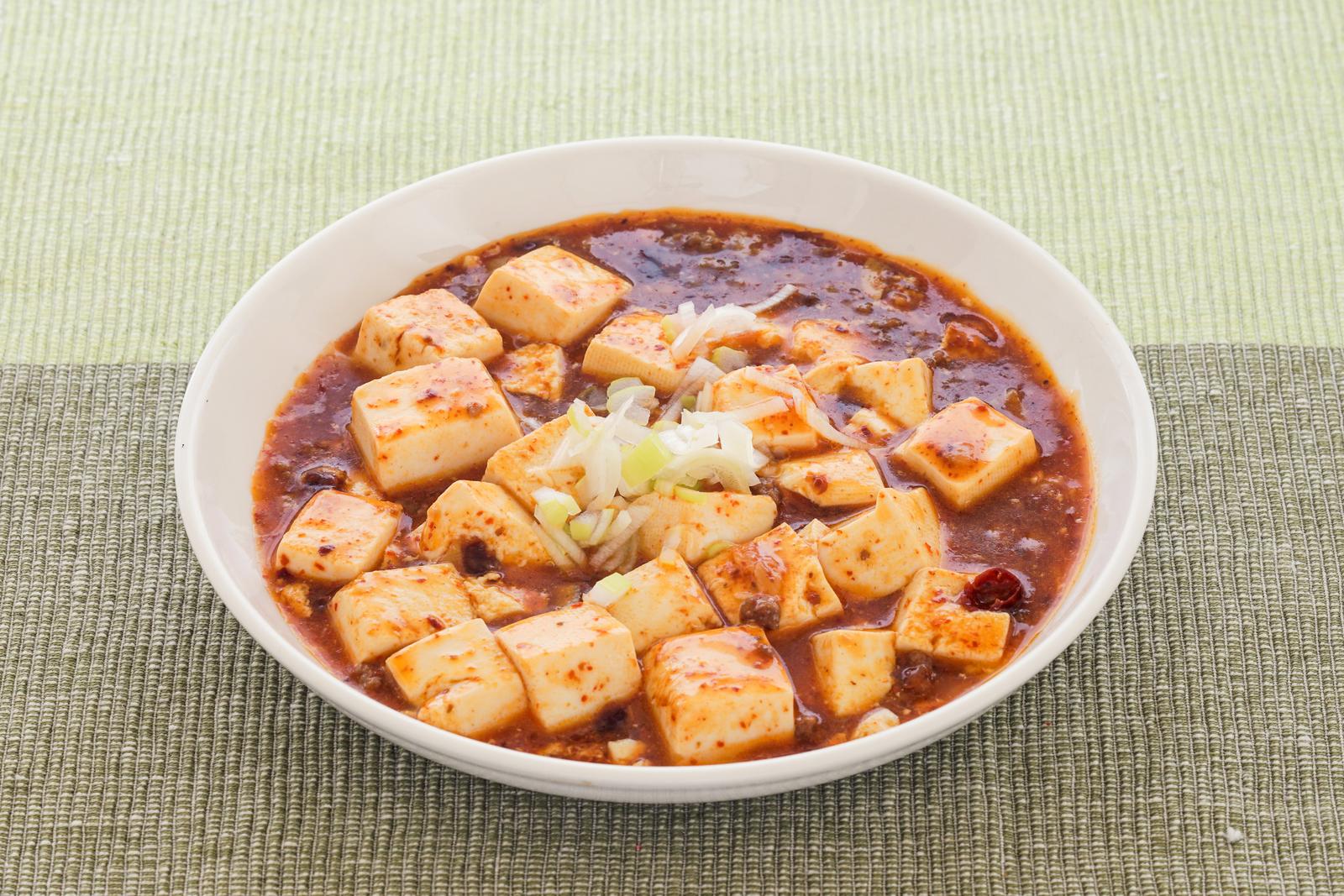 刻みネギをトッピングした手作り麻婆豆腐