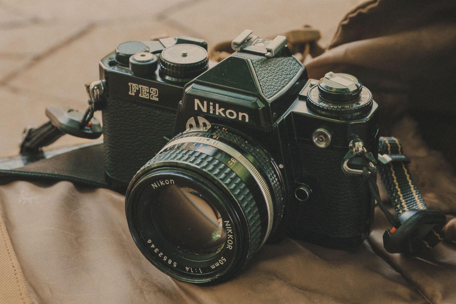 Nikon FE2フィルムカメラの写真素材 - フリー素材ぱくたそ