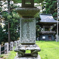 東堂山満福寺境内に立つ日清戦争の戦没者供養碑の写真