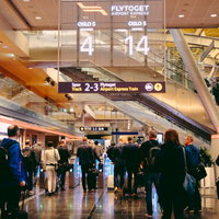 オスロ空港ターミナルのゲートエリアの風景の写真