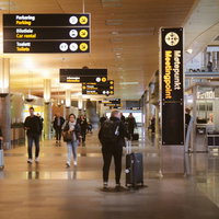 ノルウェー・オスロ空港内のターミナルロビーの写真