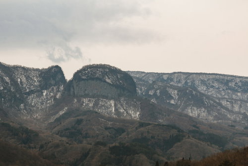 八ッ場ダム周辺の丸岩と群馬の渓谷風景