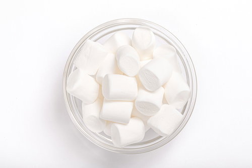 ガラス容器に入ったふわふわ白いマシュマロのお菓子