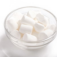 透明なガラスボウルに盛られたマシュマロのおやつの写真