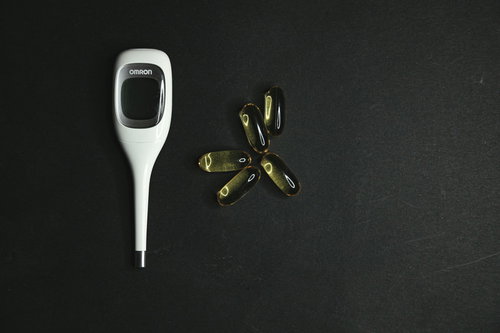 風邪対策に欠かせない体温計とビタミン剤の健康管理