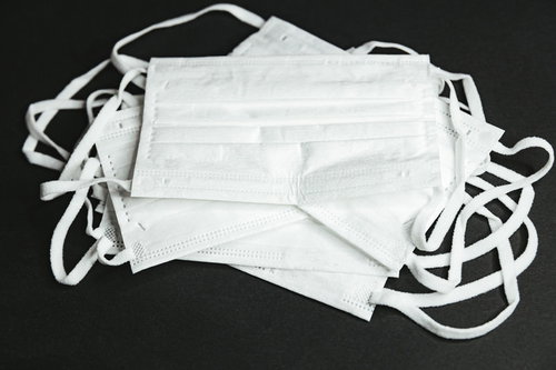 市販品の不織布マスク大量所有とコロナウイルス感染予防
