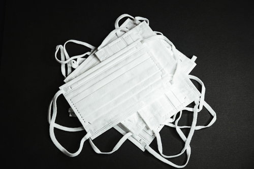 今となっては転売できず売れ残るマスク、コロナ禍の社会問題を象徴する使い捨てマスク