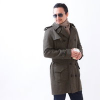 あきらかに怪しいサングラスをかけたエリート男性の写真