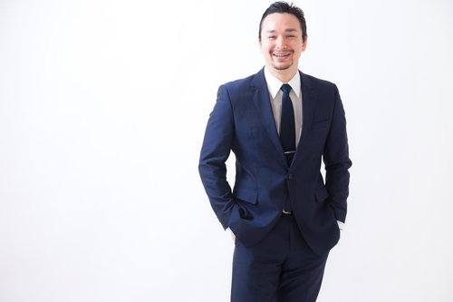 年収1,000万以上の余裕を持つビジネスマンの写真