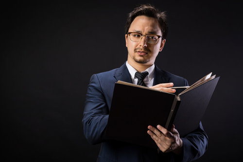 プライバシーの保護規則GDPR指摘するドイツ人ハーフ男性専門家