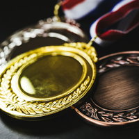 もっとも輝く金メダル、銀メダル、銅メダルの写真