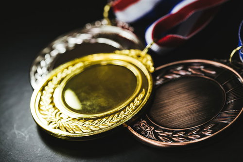 もっとも輝く金メダル、銀メダル、銅メダル