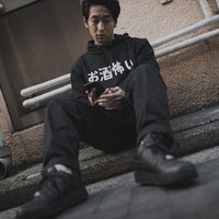 いつの間にか路上で寝てる男性（お酒怖い）の写真