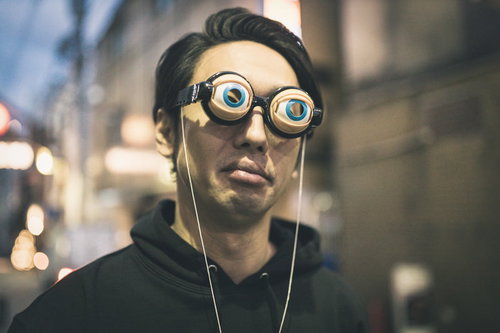 繁華街を監視する狂気の正義マン