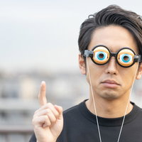 誇張しすぎた実に面白い男性のオーバーなリアクションの写真