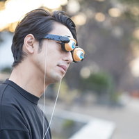 黄昏れるクレイジーメガネ男子の写真